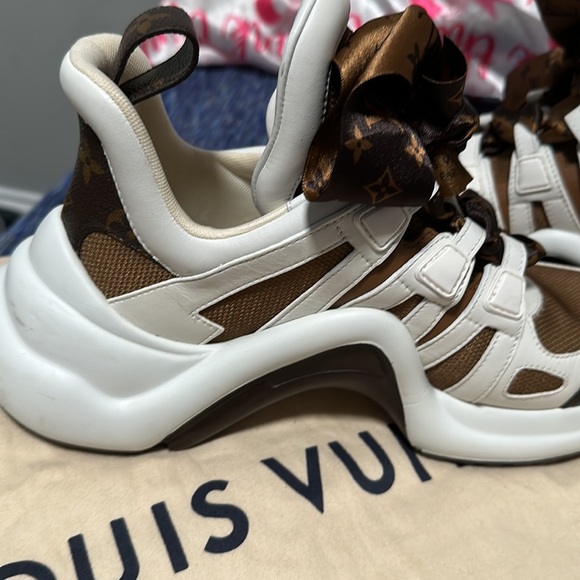 Used shoes I have worn them 1 time tight fit to the side of my feet - Picture 3 of 12